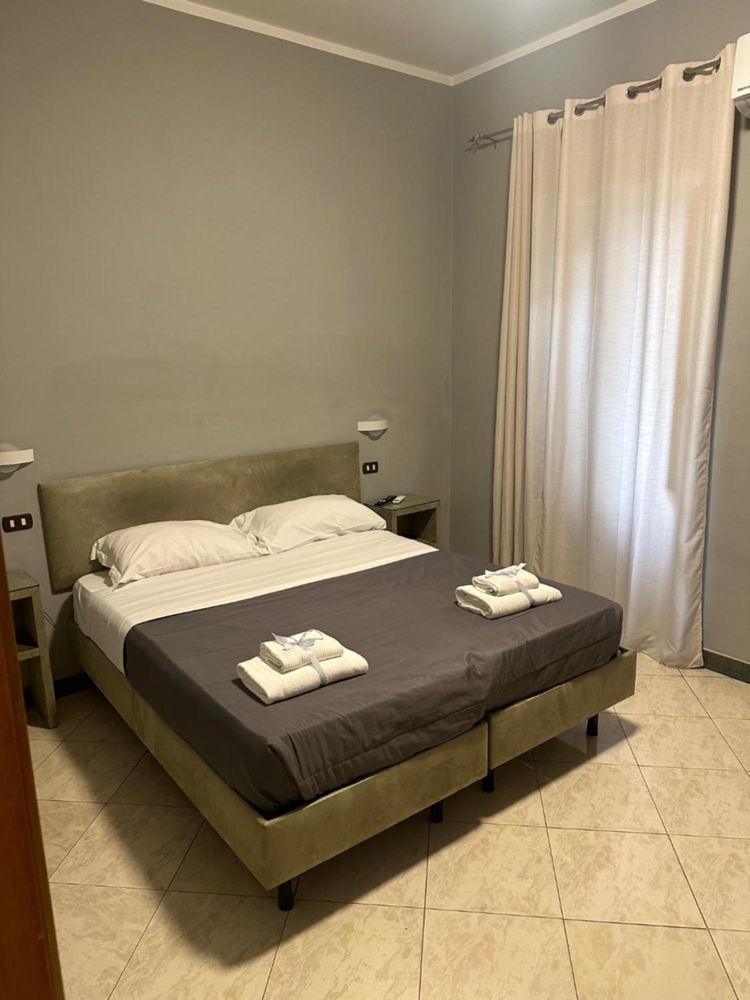 Smart Station Hotel Naples Exterior photo