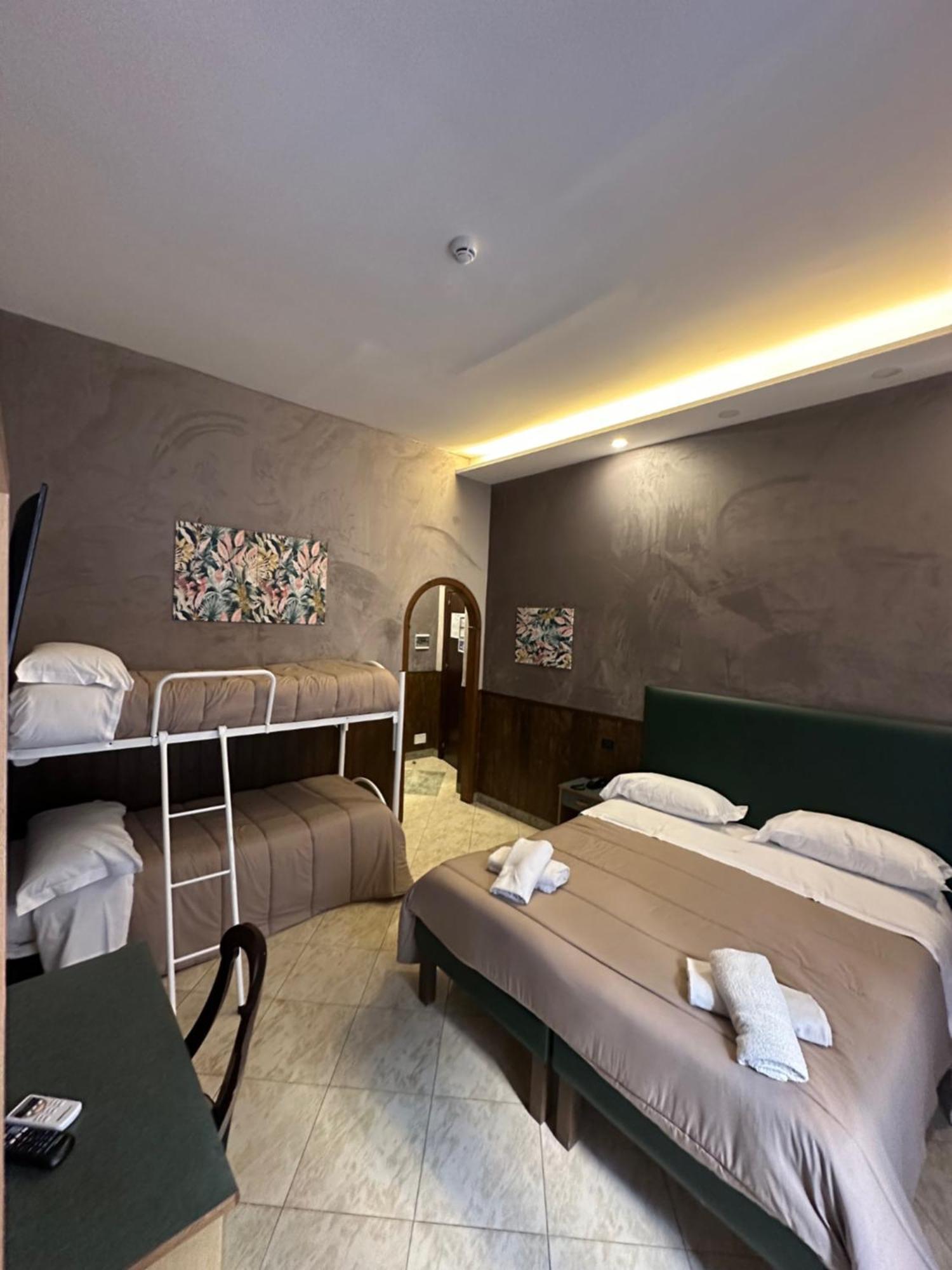 Smart Station Hotel Naples Exterior photo