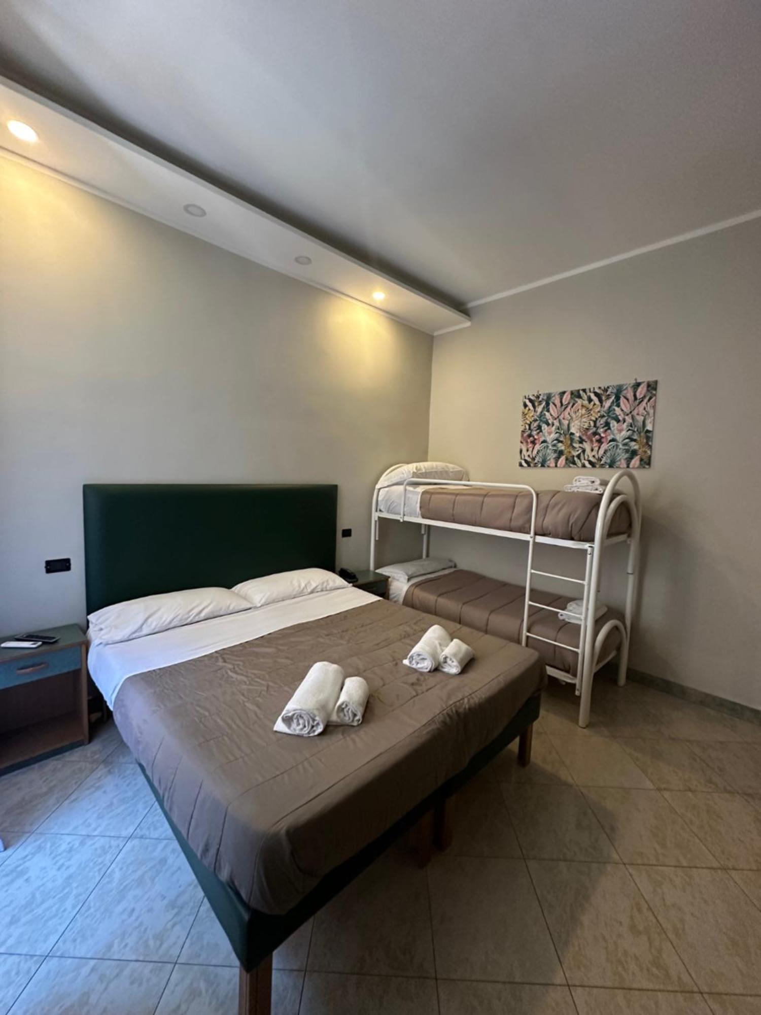 Smart Station Hotel Naples Exterior photo